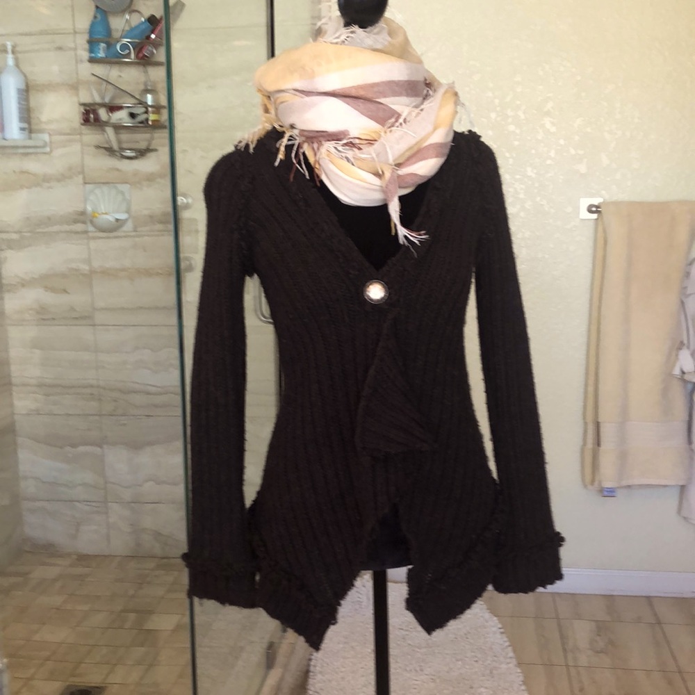 Poleci -Dark Brown wool blend very hip single button gorgeous sweater